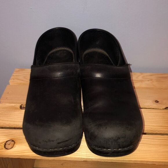 Dansko Black 40 Clogs - Picture 5 of 5